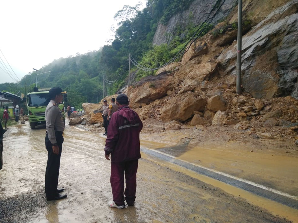 Arus Lalin Sumbar-Riau Buka Tutup di Kecamatan Kuok